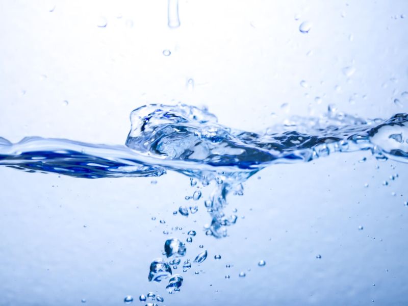 Water wave and air bubbles